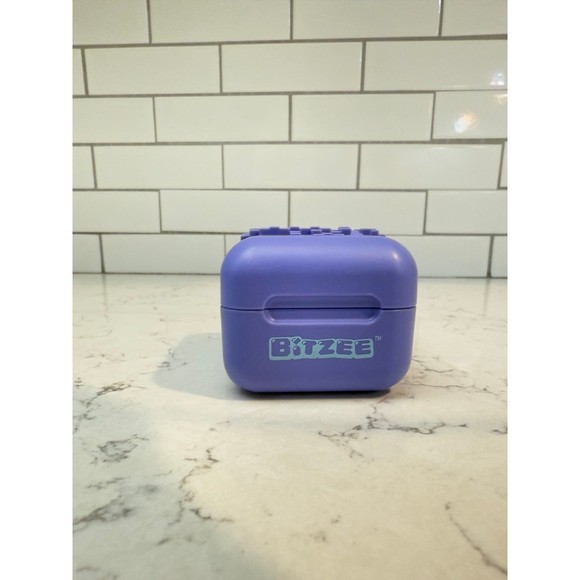 Bitzee Interactive Digital Hologram 3D Pet Takara Tomy Japan - Picture 2 of 10